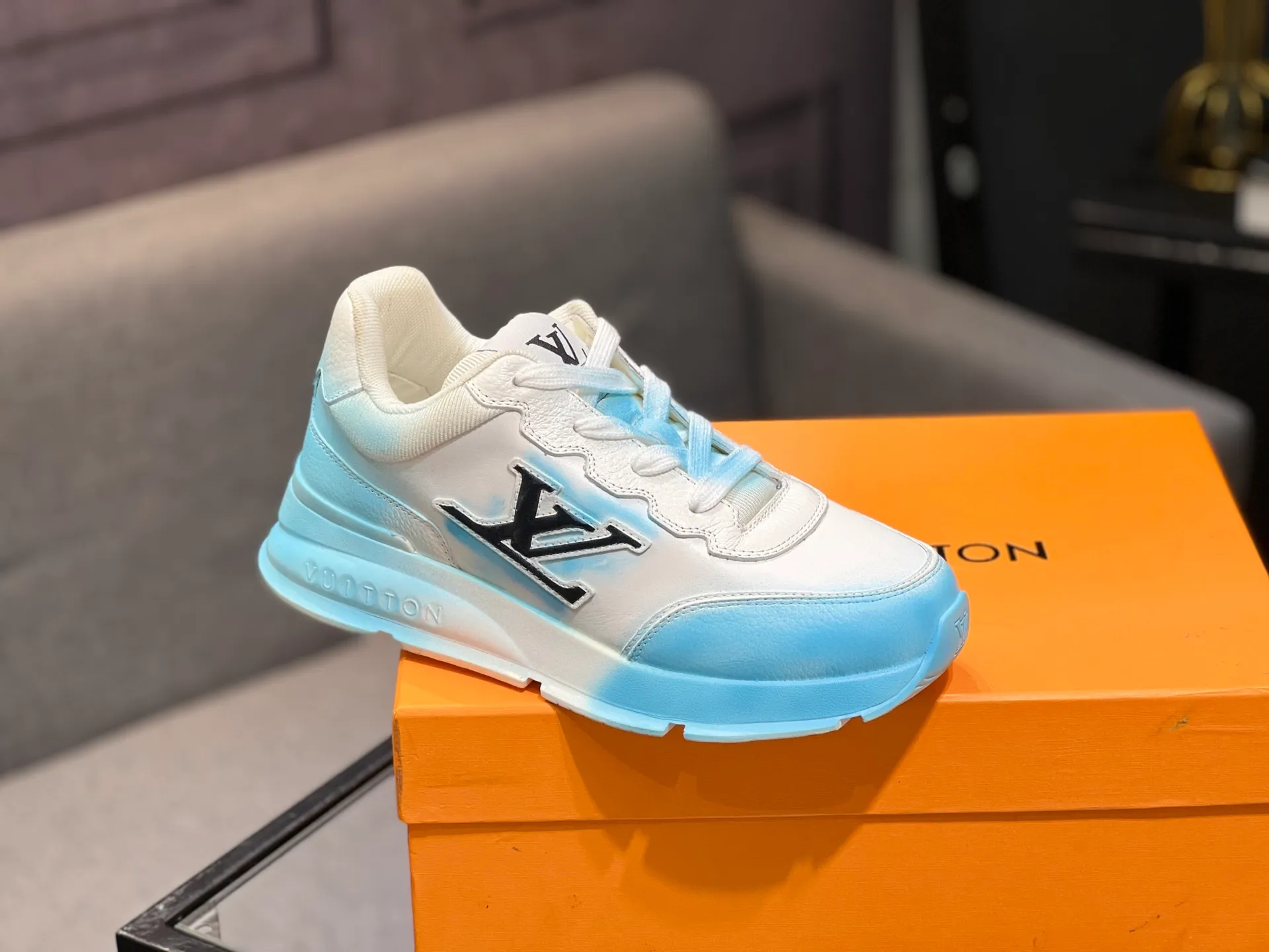 Men's shoes 💰760 LV | Louis Vuitton 2025𝐬𝐬 Spring and summer new styles, couples' models, men's models come out first. The counter focuses on the latest casual shoes. Hard goods are new🆕 ❥Purchase level! Full of high-end feel! A popular model among bloggers at home and abroad, it’s retro and fashionable and looks amazing on your feet! Wear a lot of happiness! Mainly recommended model on the official website★ ▪️Upper: Original custom-made imported calfskin fabric ▪️Inner lining: breathable gauze imported from Italy ▪️Outsole: rubber foam ➕tpu high-end outsole ▪️Shoe size: 36-44 (customized for 45 and 46)